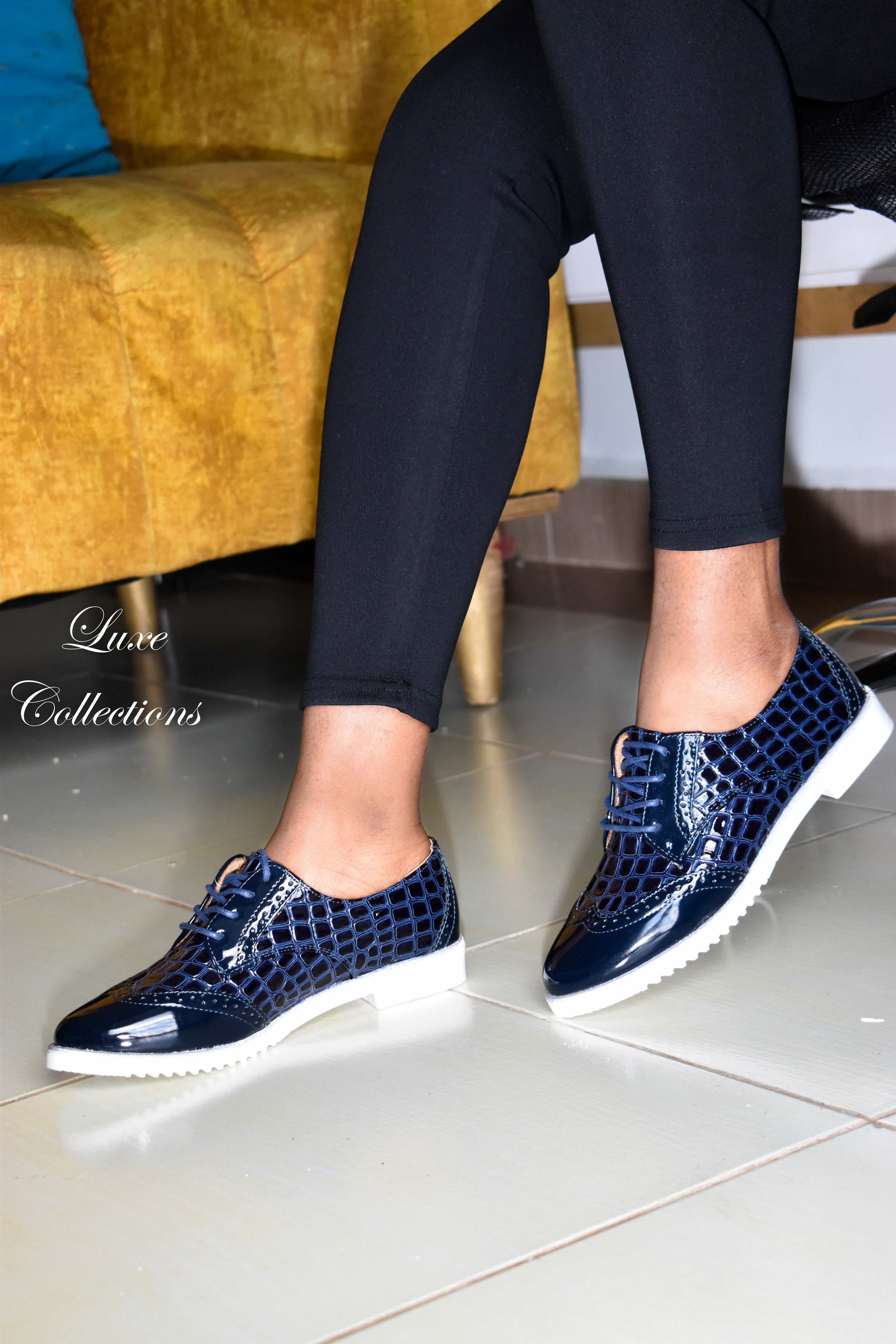 Navy blue Wetlook Brogues