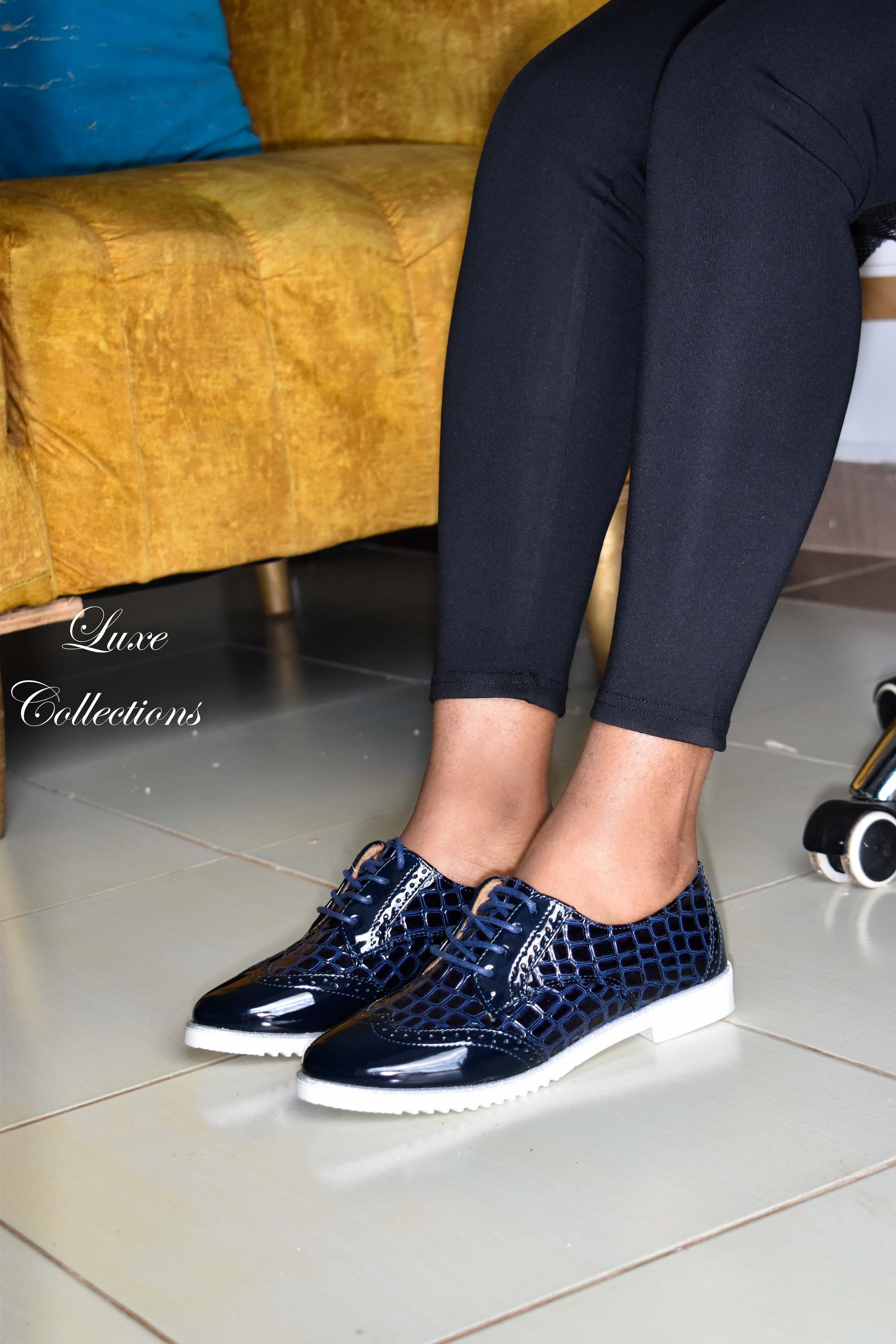 Navy blue Wetlook Brogues